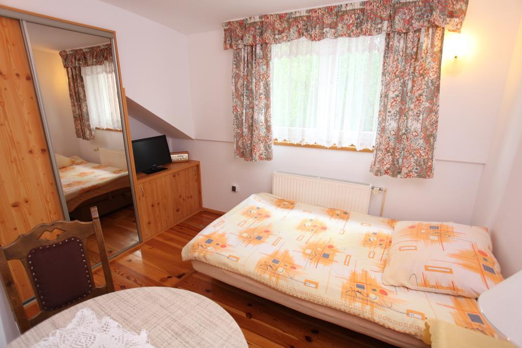 Penzion Gosciniec W Sadurkach Nałęczów Pokoj fotografie